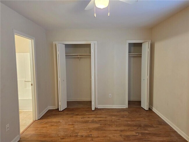 Building Photo - 1225 Oakplace Dr SW