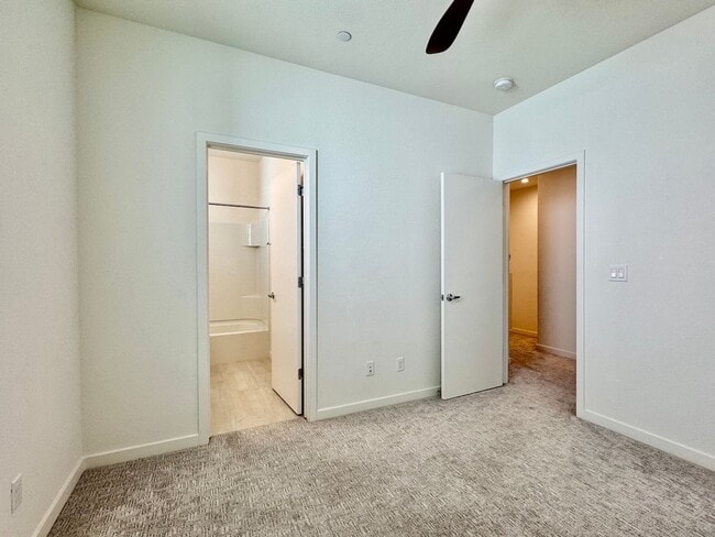 Building Photo - NEWER 2 BED, 2.5. BATH TOWNHOME IN BROADWAY AREA OF SACRAMENTO