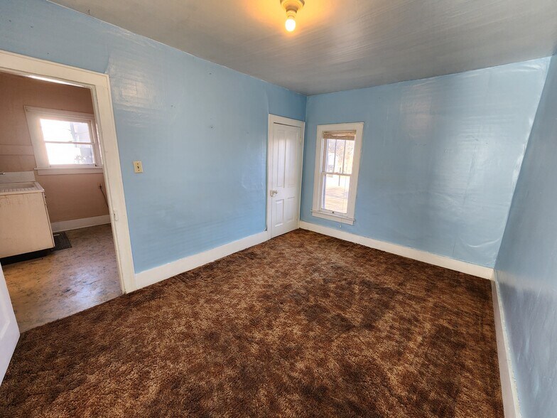 Building Photo - 315 S 3rd St