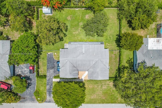 Building Photo - 17460 SW 85th Ave