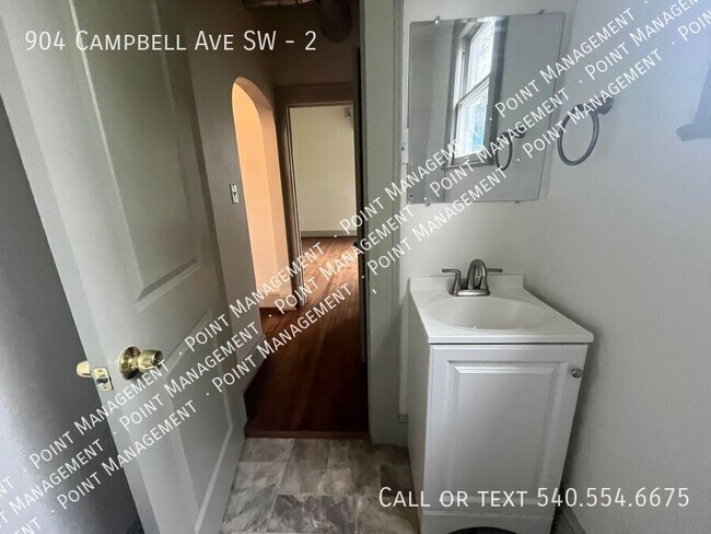 Building Photo - 904 Campbell Ave SW