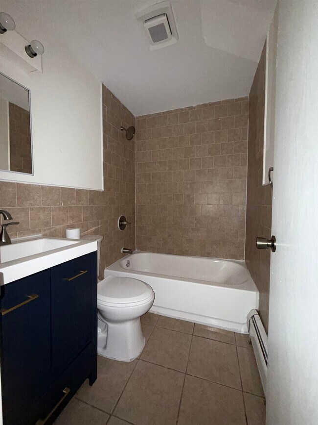 Building Photo - 119-121 Hobart Ave