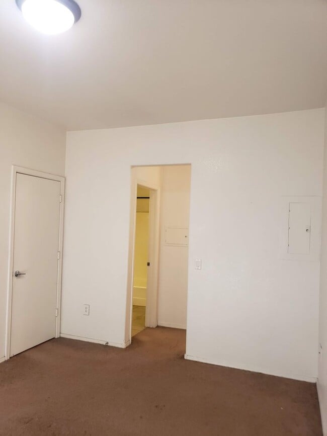 Building Photo - AVAILABLE NOW!!! GATED COMMUNITY - THE RAVEN - WITH GREAT AMENITIES