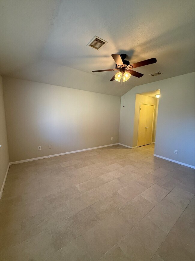 Building Photo - 5026 Tealgate Dr