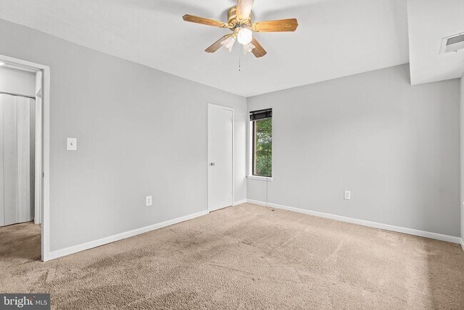 Building Photo - 9651 White Acre Rd