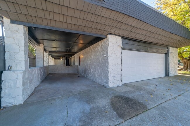 Building Photo - Opportunity Knocking with this HUGE home a...