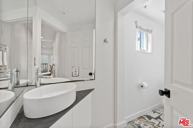 Building Photo - 3854 Beethoven St