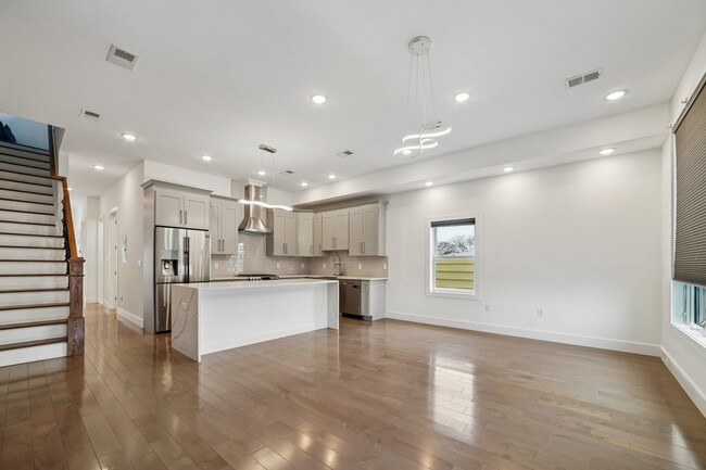 Building Photo - 46 Carlton Ave