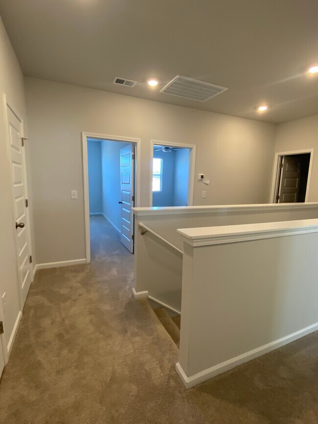 Building Photo - 3336 Mid Summer Ln