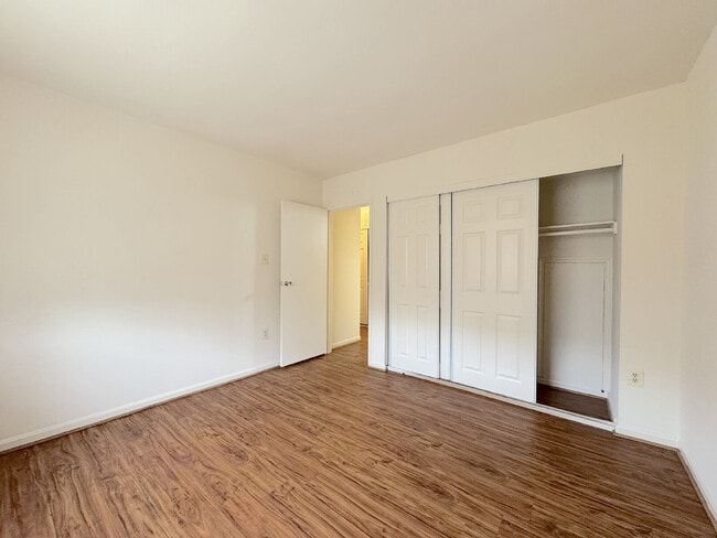 Building Photo - Charming & Modern Annandale Retreat on Conwell Dr