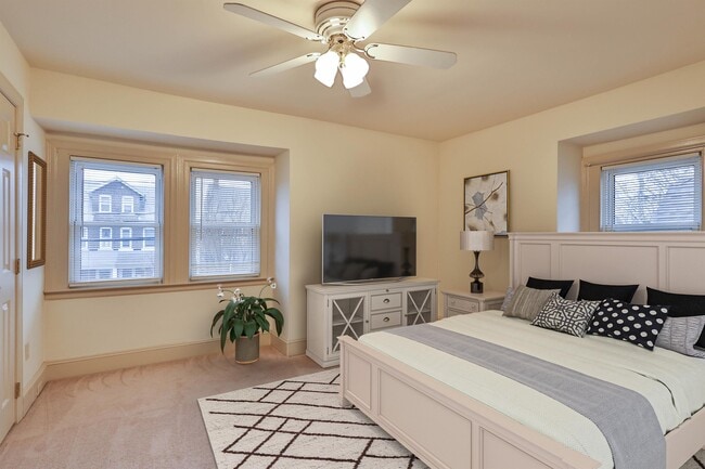 Building Photo - 1104 Elm St