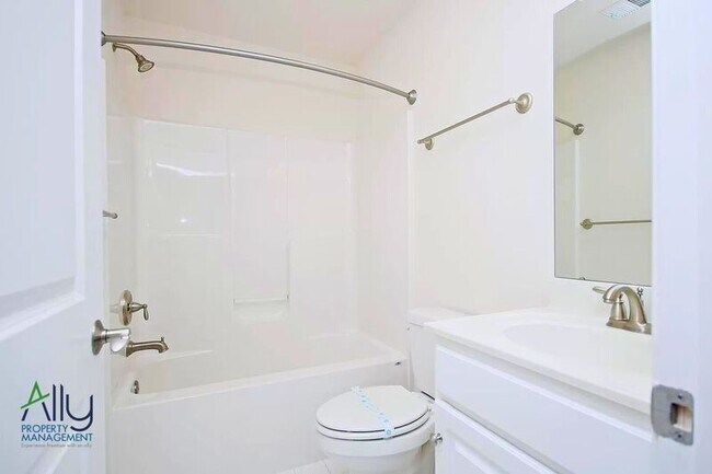 Building Photo - 1610 Kempton Pl