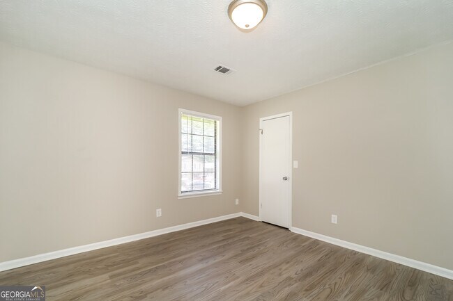 Building Photo - 6373 Valley Dale Dr