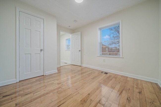 Building Photo - Spacious & Newly Renovated 5-Bedroom Home Available May 9!