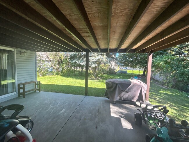 Building Photo - 3 bed 2 bath home in a great neighborhood
