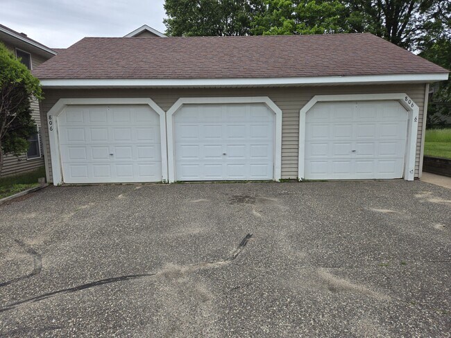 Building Photo - 806 Sycamore St