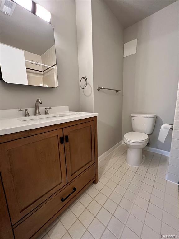 Building Photo - 521 E University Dr