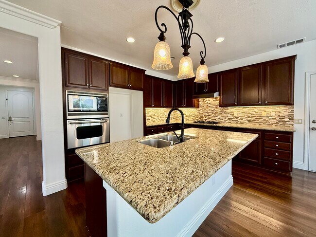 Building Photo - 13642 Pinnacle Way