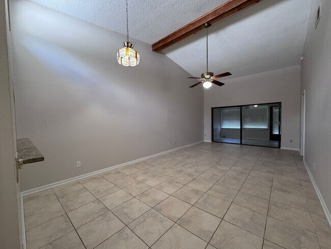 Building Photo - 152 Carolwood Blvd