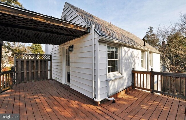 Building Photo - 4630 River Rd