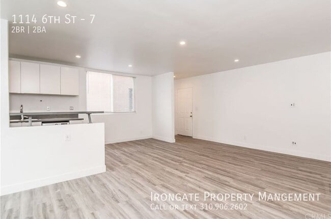 Building Photo - 1114 6th St