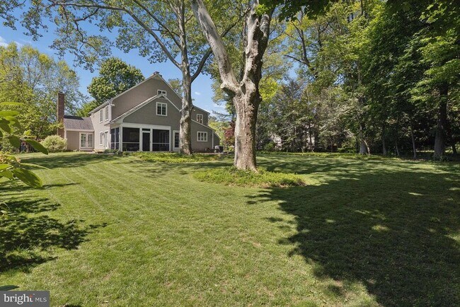 Building Photo - 226 Riverside Dr
