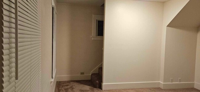 Building Photo - 3 bdrm, 1 bath home for $1995 Rent