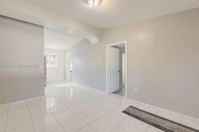 Building Photo - 3510 SW 39th St