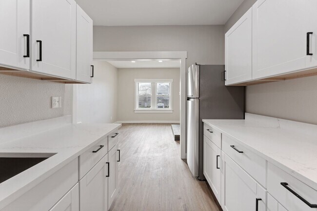 Building Photo - 104 N Killingsworth St