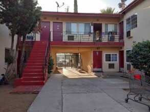 Building Photo - Charming, One Bedroom Apartment in Panorama City