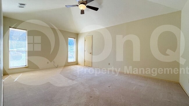 Building Photo - 10 Cypress Ct