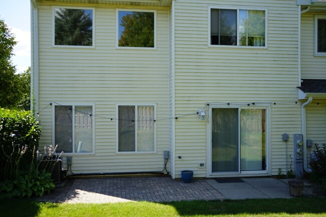 Building Photo - 2136 Orchard Ln