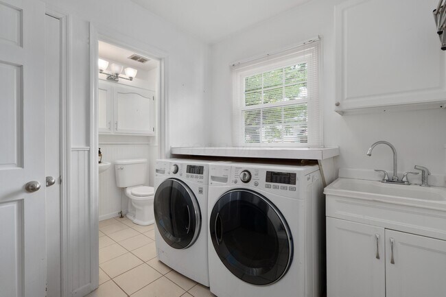 Building Photo - 4260 Reedbury Ln