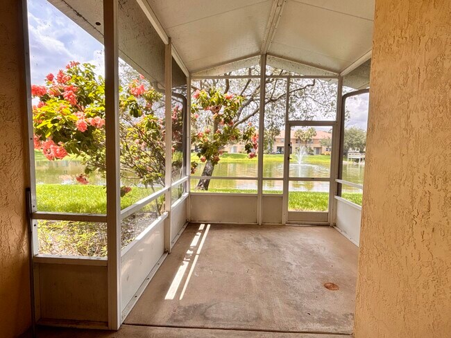 Building Photo - 266 River Bluff Ln