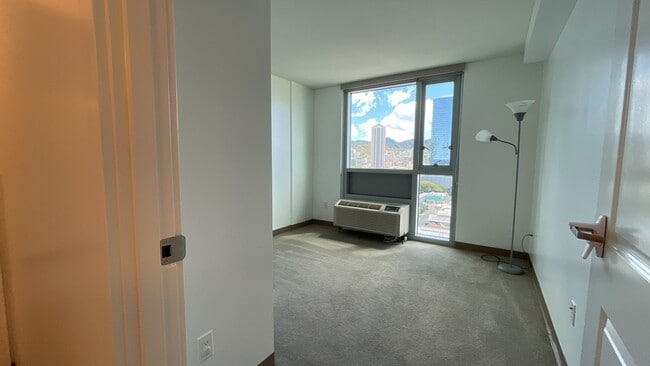Building Photo - 988 Halekauwila St