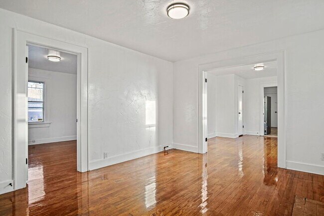 Building Photo - 1524 NE 8th St