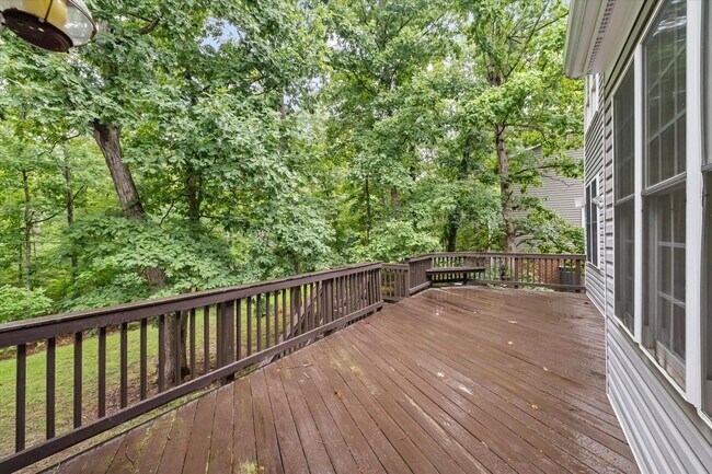 Building Photo - 4107 Lakeview Pkwy