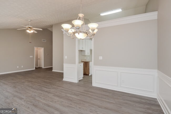 Building Photo - 645 Pebble Blvd