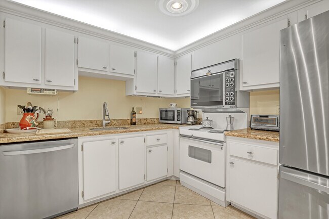 Building Photo - 3589 S Ocean Blvd
