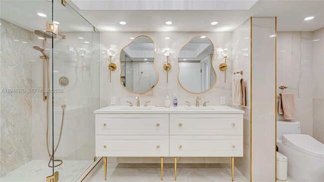 Building Photo - 16711 Collins Ave