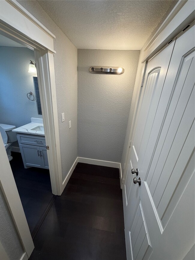 Building Photo - 8922 Allwood St