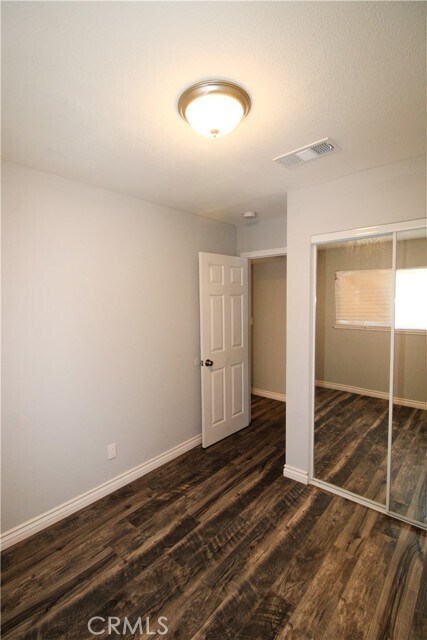 Building Photo - 660 Elm Dr