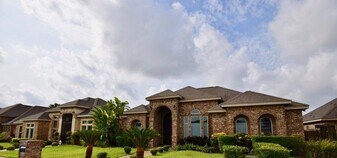 Building Photo - 1919 W Ventura Dr