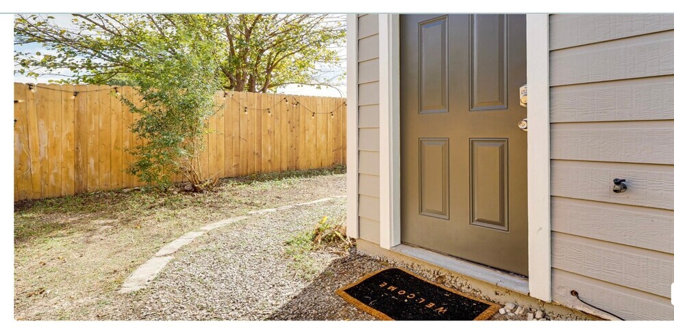 Building Photo - 115 Mist Flower Dr