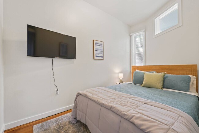 Building Photo - 1 Oak St