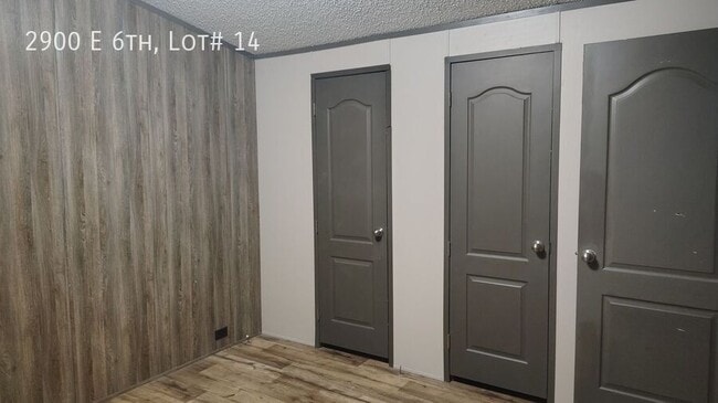 Building Photo - 2900 E 6th Ave