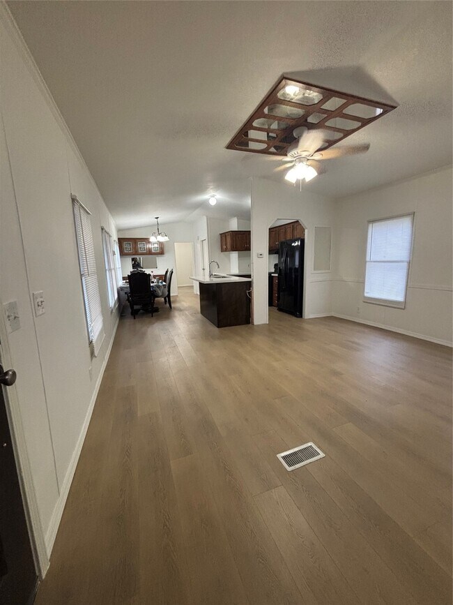 Building Photo - 10010 Cedar Landing Dr