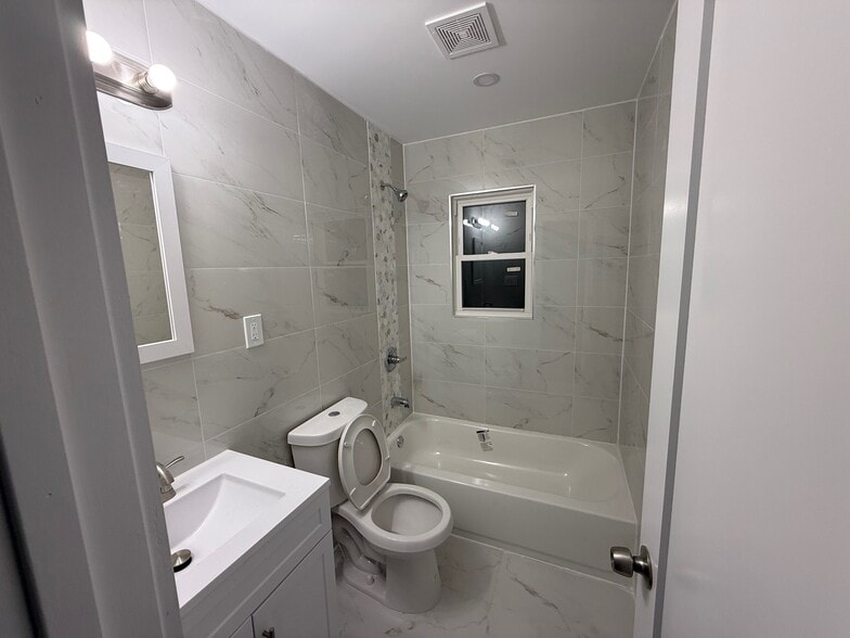 Building Photo - 5-31 B 72 St