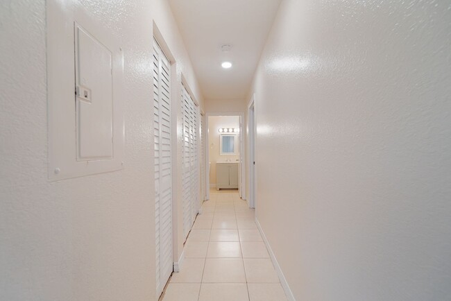 Building Photo - Beautifully remodeled 3-bedroom, 2-bathroom