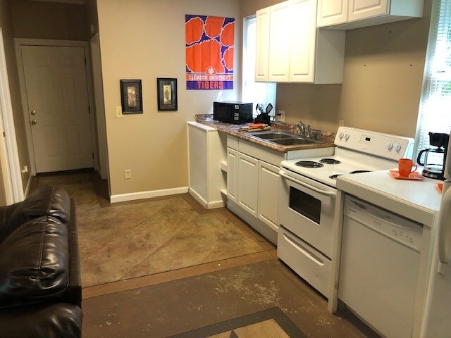 Building Photo - 104 Dillard Hill Dr
